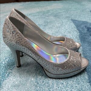 Heart in a D Rhinestone Wedding or Formal Heels, Sz M.